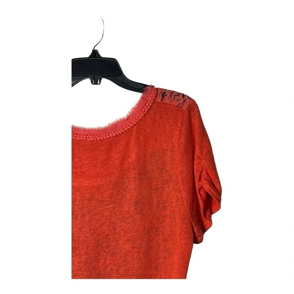 1902. MISS MEโ SHORT SLEEVE TOP RAW HEM AROUND NECK LINE AND BRAID SIZE LARGE - Picture 7 of 9